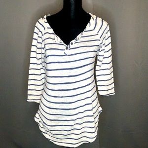 FREE KISSES Women’s M shirt!! 🥰